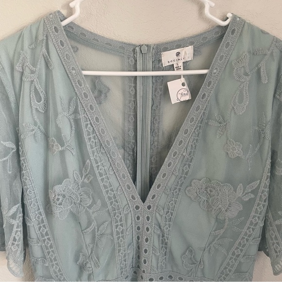 Socialite Plunging Lace Romper Jumpsuit Green Mine Women's Size Large NWT - Picture 3 of 14